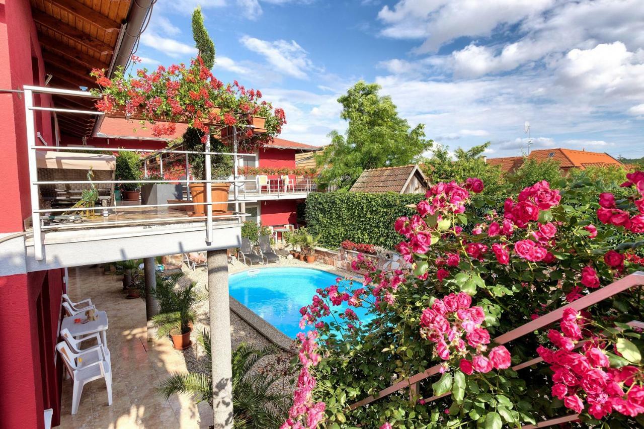 Apartmanovy Dom Red Podhajska Bagian luar foto